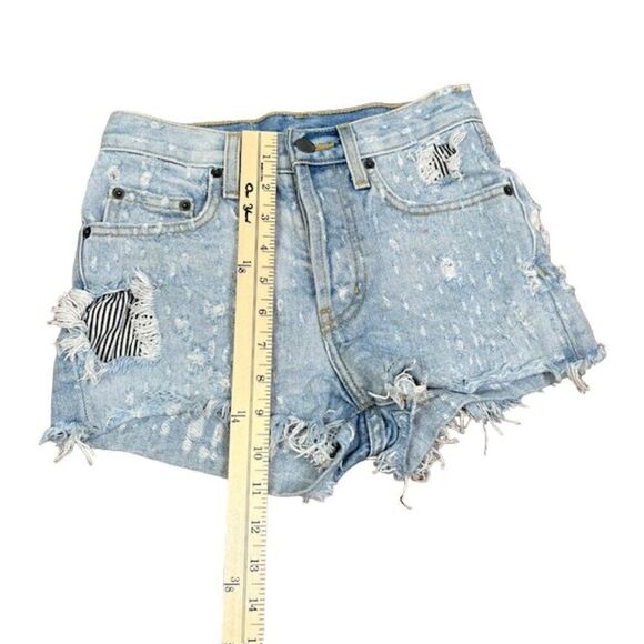 CARMAR Distressed Denim Shorts Button Fly Light Wash Size 23 - Picture 3 of 10